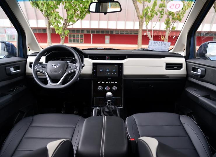 『吉利远景』好看又实用五菱宏光PLUS到底怎么样？