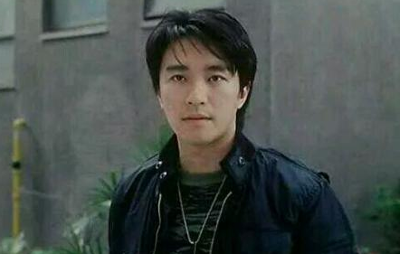 张国荣|他因得罪张国荣遭封杀,成了全香港的笑柄,现精神失常沦为“癫王”!