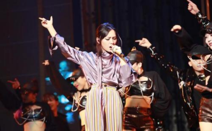 周笔畅|从被封杀已经14年，到如今手捧256个大奖，她却说：我确实过气了