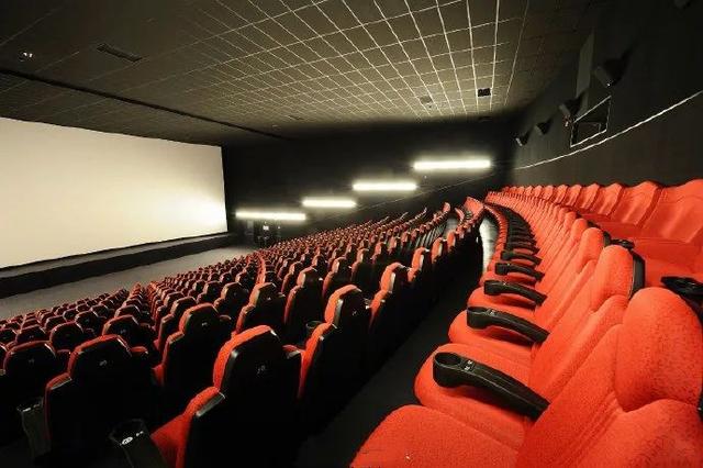 八佰|《八佰》单日票房破2亿，总票房破6亿，陈道明闹了个大笑话