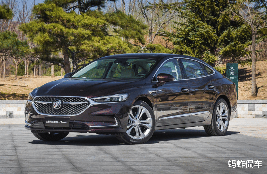 『别克君越』被忽视的“舒适王”，比奥迪A4L有档次，2.0T榨出241马力，没人懂