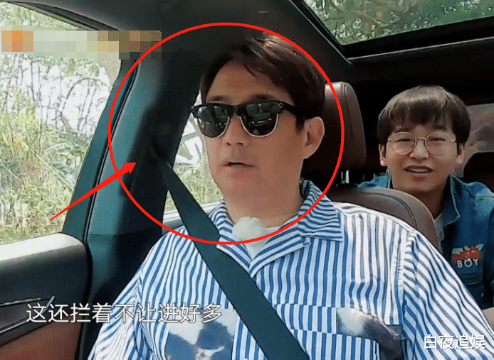 何炅@《向往4》首期预告,当何炅告知有14位客人时,谁注意到黄磊?