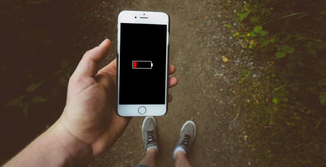 荣耀|夫妻同时买iPhone，使用频率天差地别，如今电池健康却完全一样！