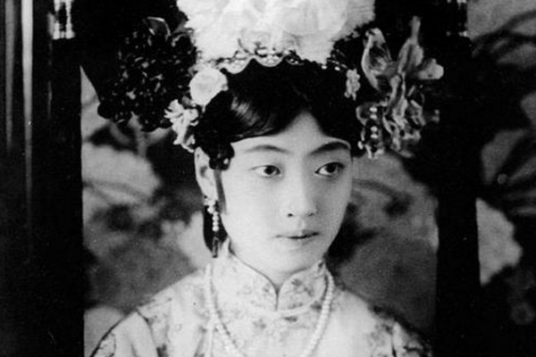 溥仪|溥仪为何没有生育能力？太监从小就让宫女对他做这些事情