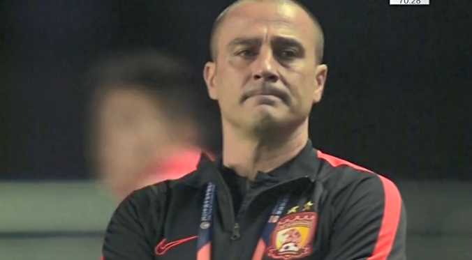 郑智|恒大前国脚飞铲造冲突，卡帅劝架怒推球员，郑智染黄连踢3脚水瓶