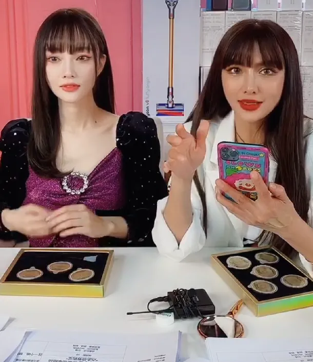 「李小璐」李小璐“浓妆”开播,自信关掉10级美颜后,粉丝:还是你吗?