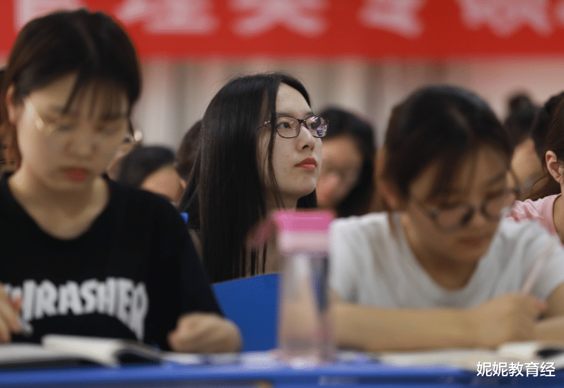 大学|大学这3个专业很“唬人”，看似和师范有关，实际毕业很难当老师