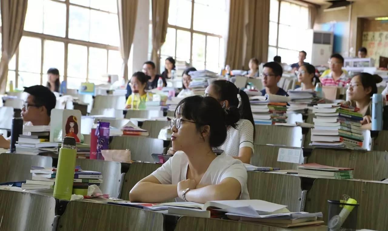 『』大学里“最难就业”的专业,毕业等于失业,学姐:说多了都是泪