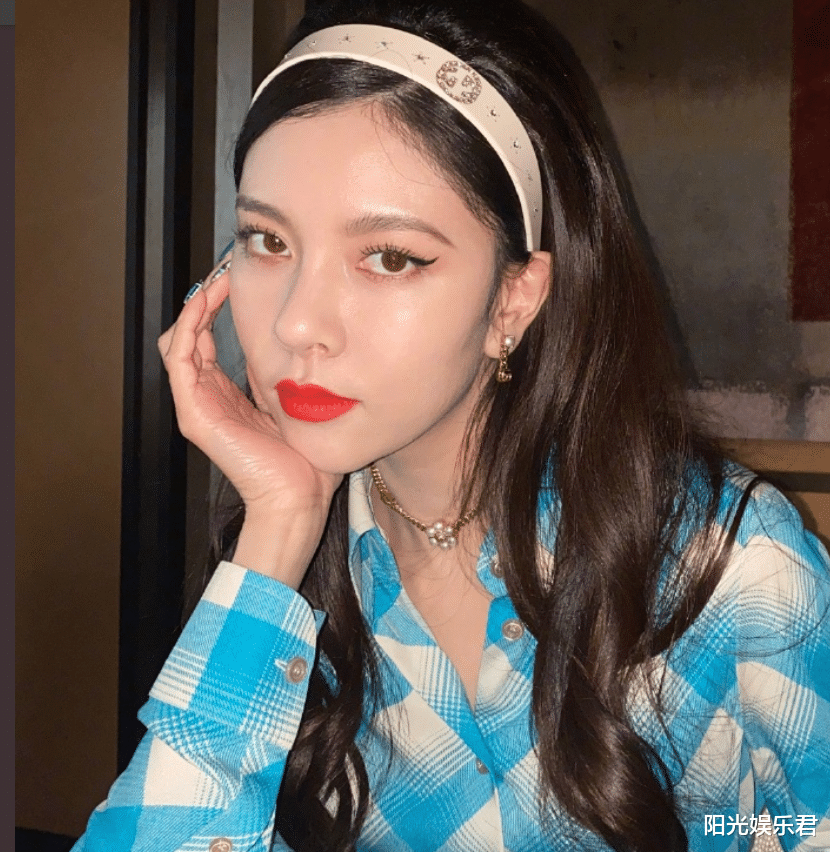 邢菲|《一年级》过去四年， 虞书欣邢菲都火了，最专业的她却销声匿迹