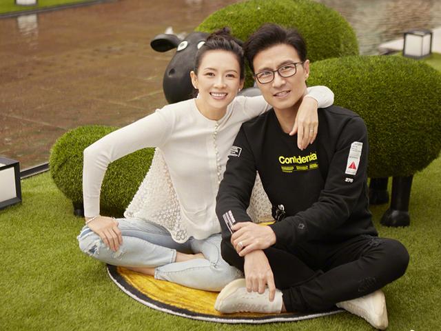 章子怡|汪峰15岁大女儿长开了,与后妈章子怡同框像姐妹!颜值幸好不像爸