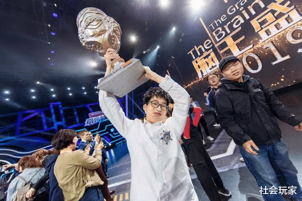 [清华大学]《最强大脑》郑林楷获“脑王”，后被清华降分破格录取，今成这样