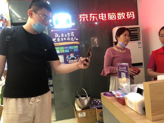 荣耀|当喜茶、星巴克聊“下沉”:荣耀却凭借京东率先抵达小镇市场