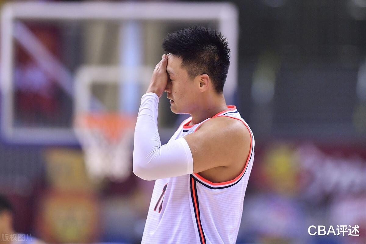 广东男篮|广东险胜仍难掩一人低迷!10投1中仅得4分,生死时刻遭杜锋弃用