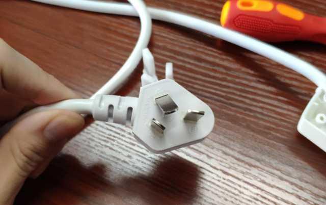 排插|还在惊叹老排插“耐用”?看完拆解别心态爆炸