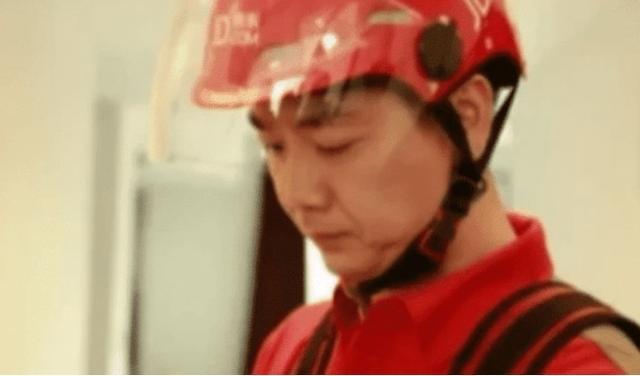 刘强东@京东001号快递员，曾被刘强东亲自许诺干5年就能买房，如今成这样