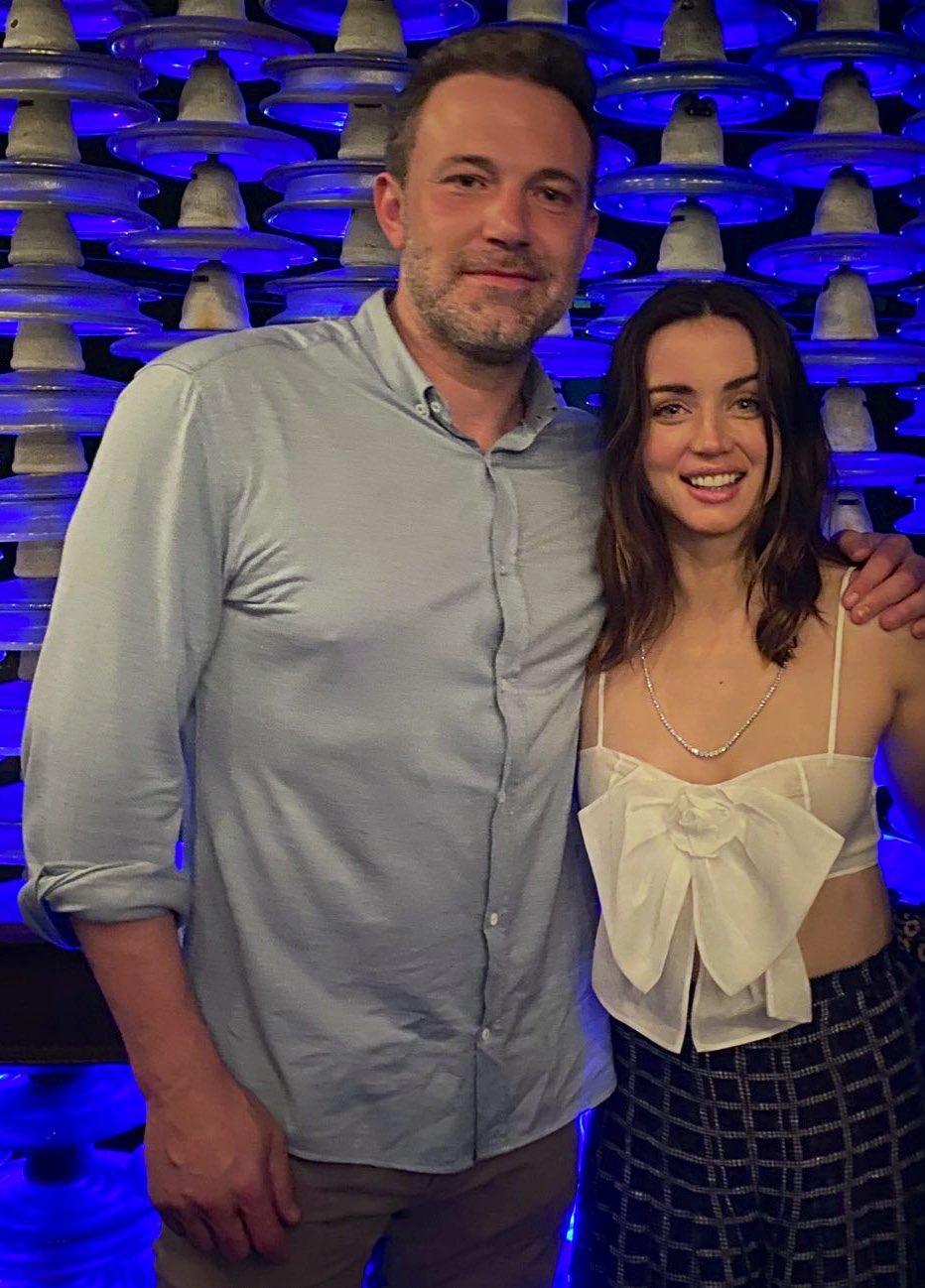 好莱坞|好莱坞最甜cp分手？！高富帅大佬抛弃“男友”，热恋甜美邦女郎