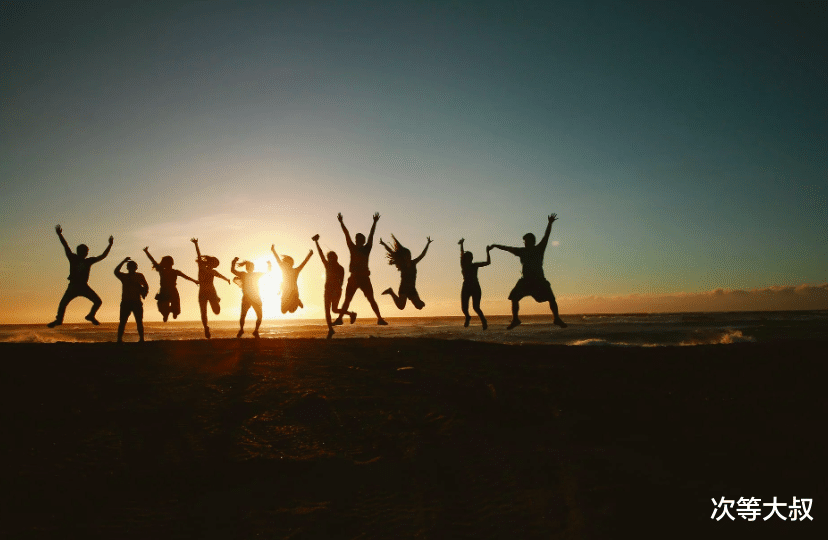 高校|从同事到朋友，以为这是友情，结果自己越来越自卑，为什么？