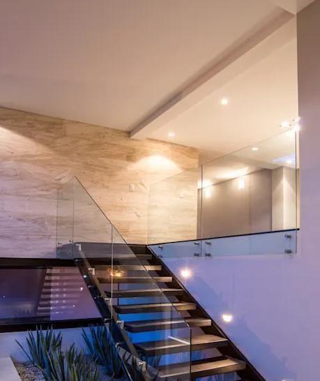 【】楼梯下面别再打储物柜了，又丑又笨没档次，有钱人家都这样装！