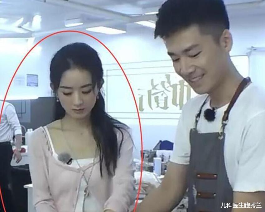 赵丽颖|赵丽颖穿“露脐装”节目上剁馅,放松状态下,这肚子的肉是真的?