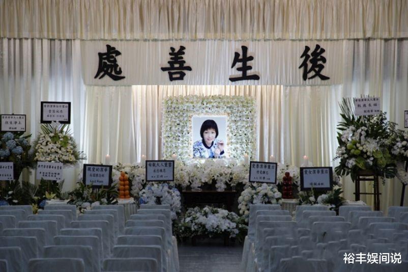 「黄日华」38年兄弟情不变！刘德华携妻现身黄日华妻子追悼会，梁朝伟未现身