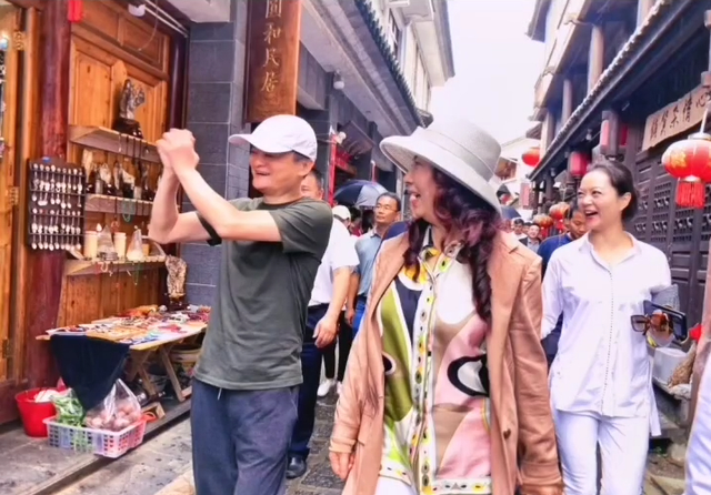 弥勒|马云近日现身昆明、弥勒、腾冲、西双版纳！拍照，打卡，要干嘛？