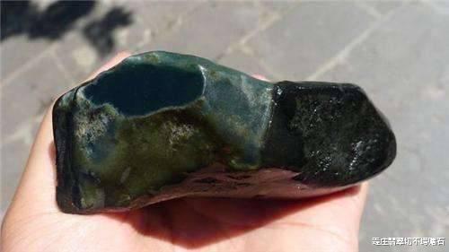 『翡翠』什么是赌石的“砂细肉细”？翡翠原石皮肉之间到底有何微妙关系？