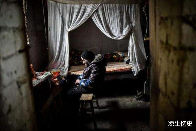 外敌入侵|她因长得漂亮，被日本人抢进炮楼，被50多个鬼子“照顾”