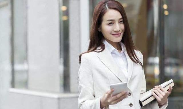 求职|面试官:一只猫三条腿,十只猫多少腿?求职者高情商回答被录取