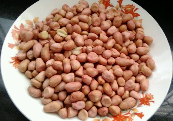 花生@清晨空腹吃几粒花生米,坚持一周,3大好处悄悄找上门