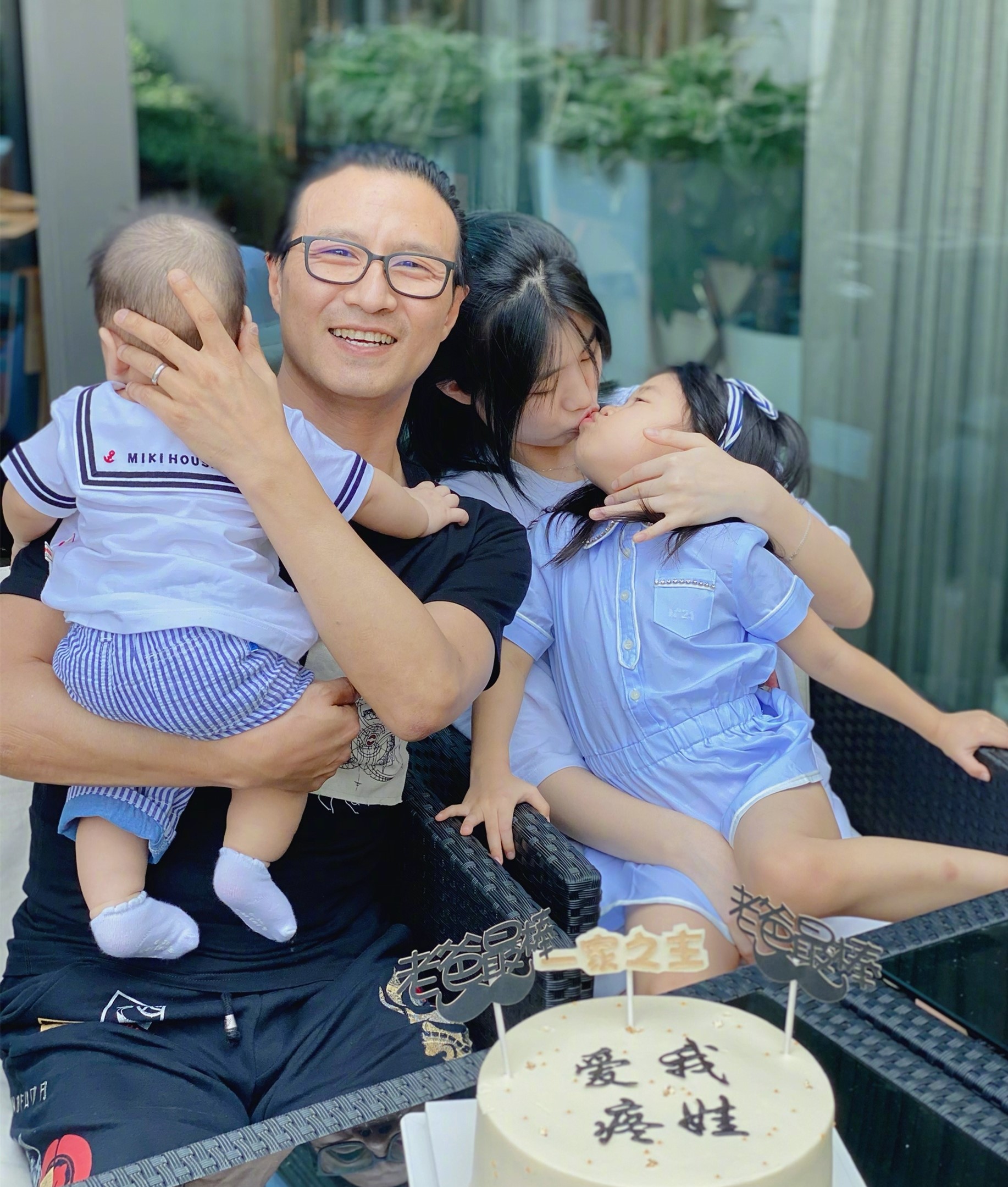 谢霆锋|汪峰大女儿太美了!15岁拥有“初恋脸”,长发披肩与章子怡合照很自信