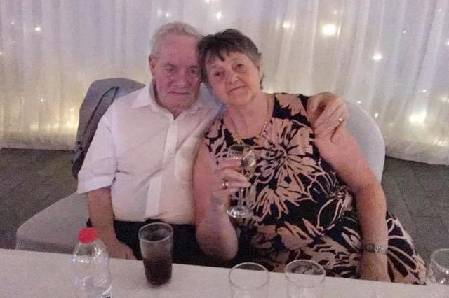 【猎狐】英老妇未出门却感染新冠入院去世，几小时前还与家人谈笑状态良好