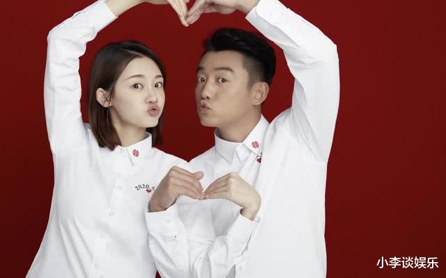 [郑恺]?郑恺首晒婚后生活，在苗苗的别墅区跑步，苗苗将庭院打理得像花园