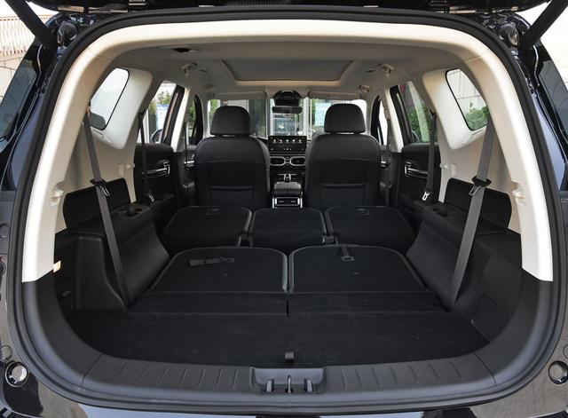 『吉利汽车』终于上市，吉利中型SUV预售10.8万，车长4.8米配1.8T，够气派