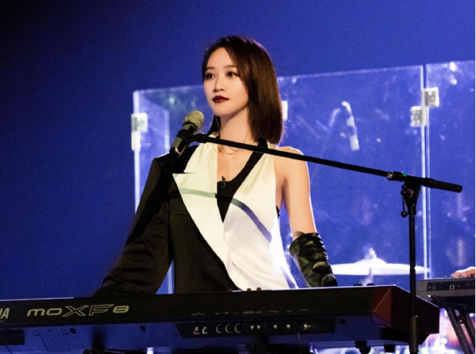 万茜|《乘风破浪的姐姐》宁静组的表演，歌词深入人心，舞台很有感染力