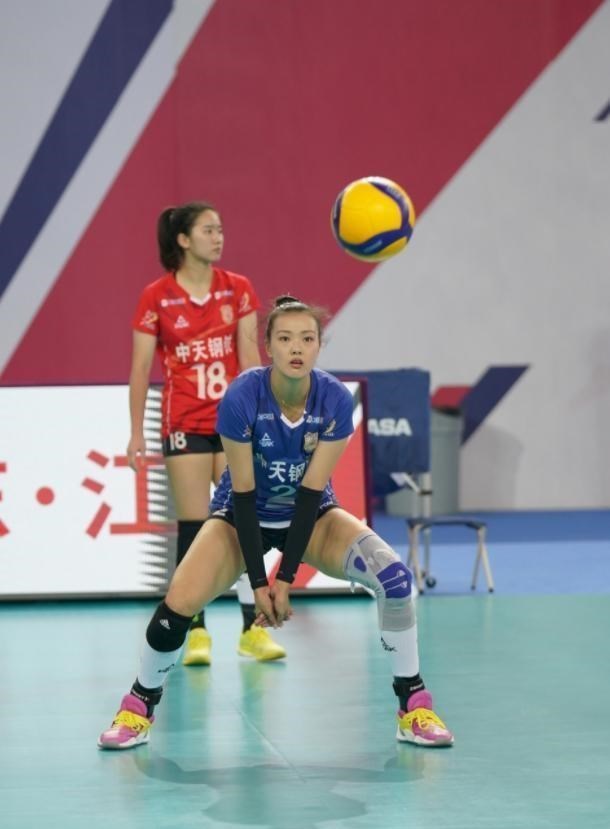 张常宁|张常宁领衔女排小国家队再胜一场，国手进步明显，拦网神器复苏