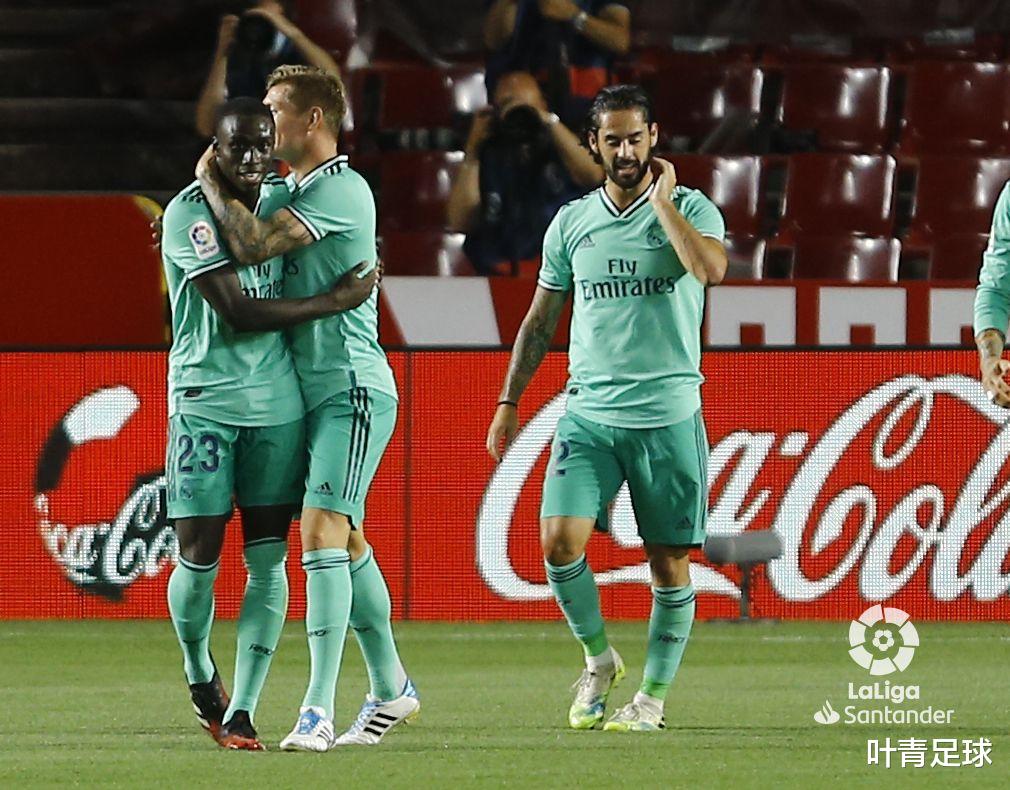 皇家马德里|皇马踢疯了！6分钟2球杀死悬念，经典穆氏反击，齐达内鼓掌