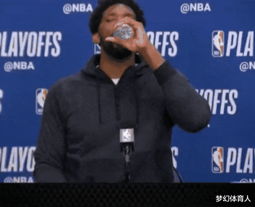 奥尼尔@NBA巨人喝水有多夸张？姚明奥尼尔我忍了，伊巴卡把桶装水当矿泉水