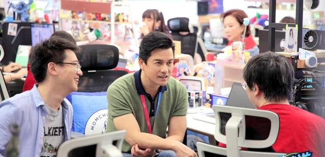 吕良伟|64岁吕良伟现状曝光:入职网络公司当实习生,这长相是吃了啥?