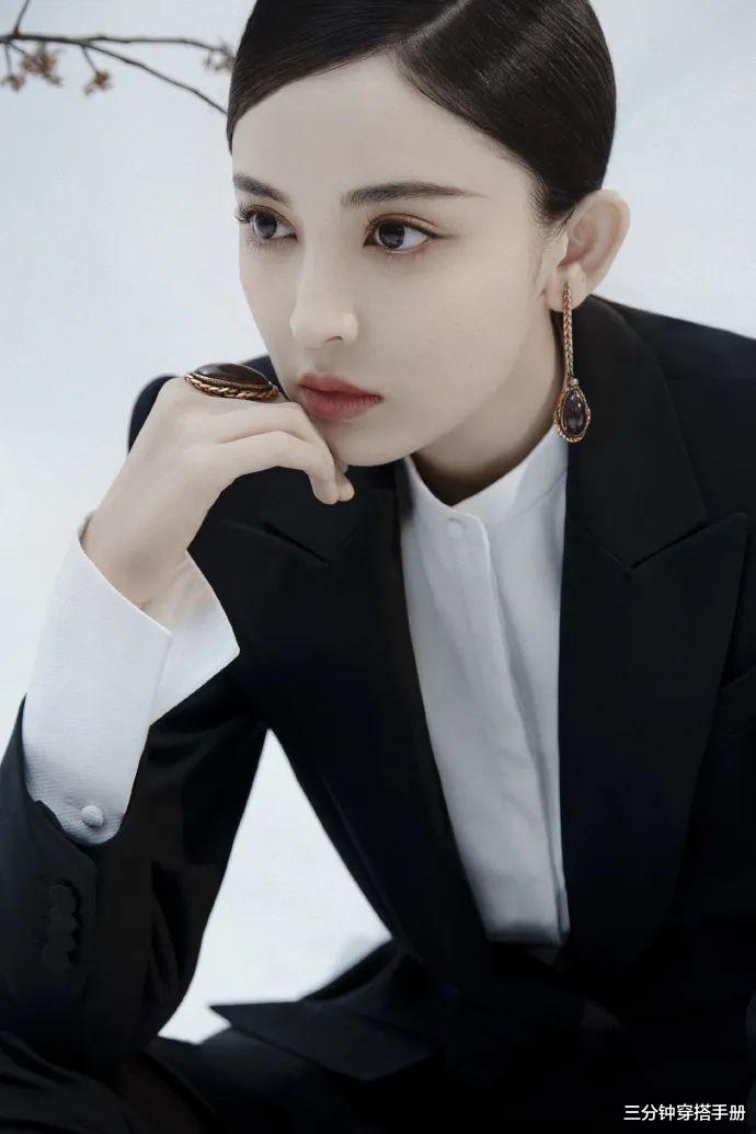 「古力娜扎」古力娜扎脸上这个“窝”多少女生羡慕？有她这个优势，侧脸照绝了