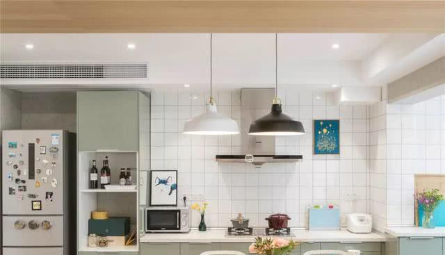 85㎡小复式，开放式客餐厨十分敞亮，木凳电视柜个性又可爱