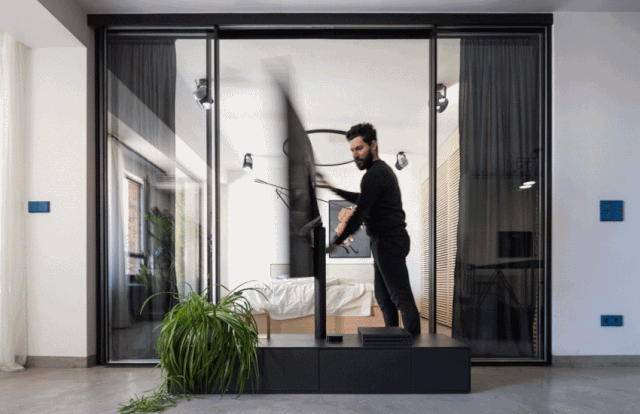 『』水泥地、360度旋转电视,18坪小宅打造简约绿意,太有格调了