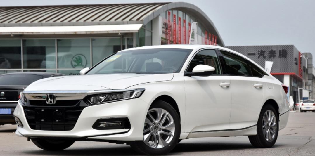 别克君威@20万提了本田雅阁，开了三个月后体验别克君威，车主：差别不少