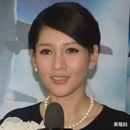 冯小刚■她是著名主持人，因深夜陪冯小刚共度8小时，被豪门老公赶出家门