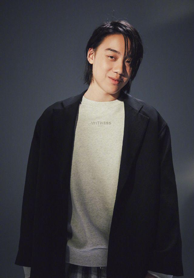 张宇|张宇儿子罕见曝光,帅气不输老爸,网友:确定22岁?