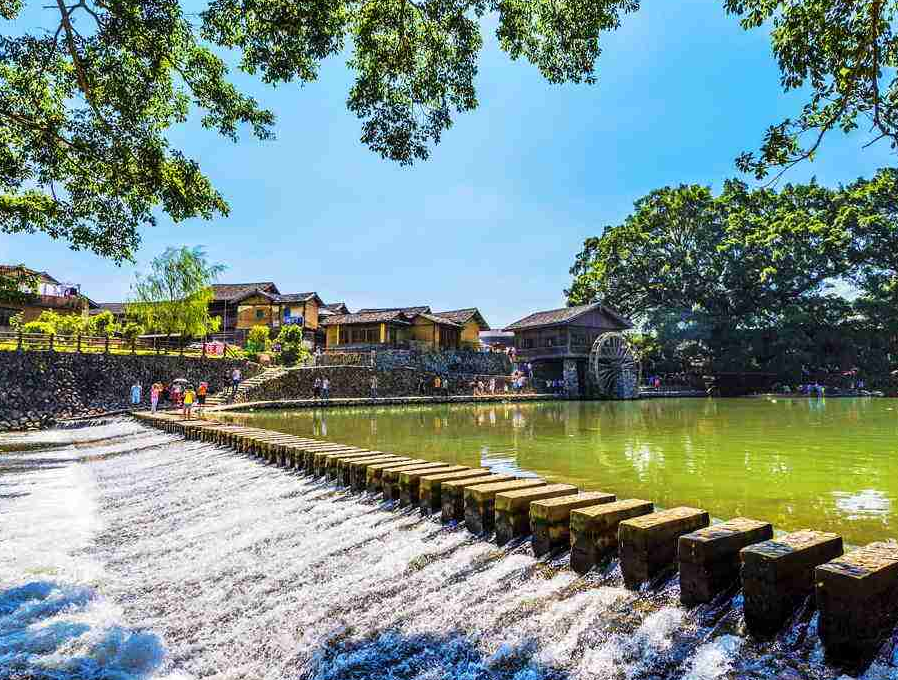 古镇|我国改名最成功的古镇,曾因一部电影走红,今门票90游客却都说值