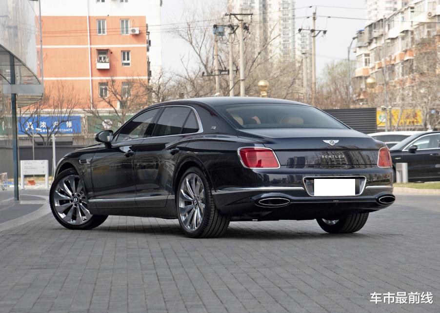 「迈巴赫」这车是帕拉梅拉的大哥，换代后降103万，迈巴赫在它面前黯然失色