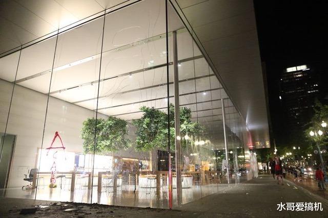 『苹果』苹果专卖店被打砸抢？损失相当于掉了2块钱？