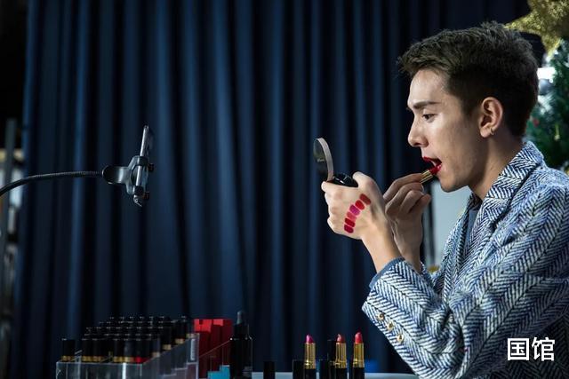 李佳琦：李佳琦1.3亿豪宅事件反转：真正限制人生的，是你对金钱的态度