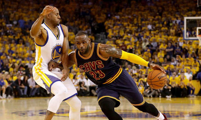 『骑士队』16总决赛骑士逆转夺冠后，肖华为何全程黑脸？说出来你别不信