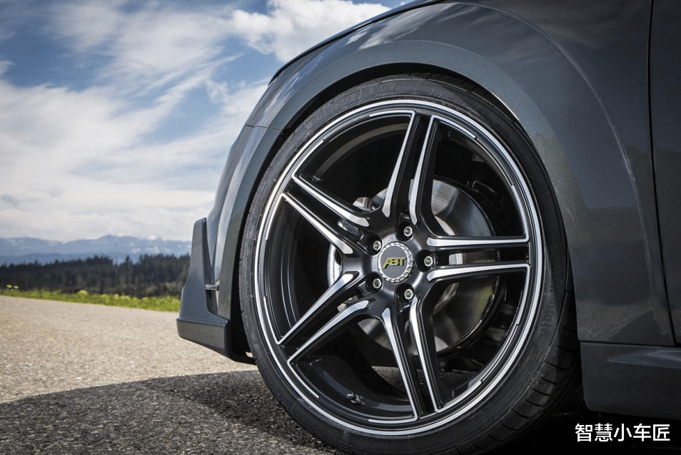 奥迪TT|又一跑车要火了!颜值赶超保时捷,2.0T爆230马力+四驱,5.3S破百